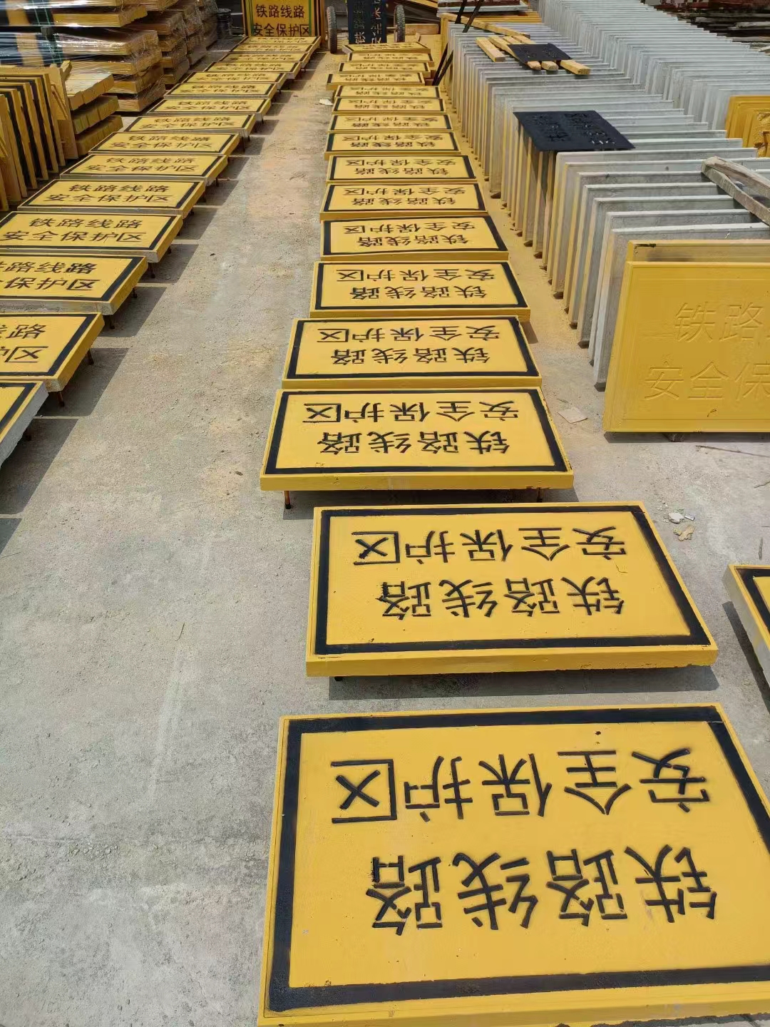 标志桩多少钱一根?2025年最新价格与选购全攻略